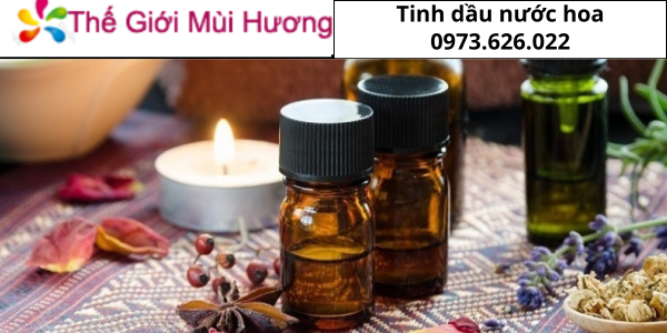 Sử dụng tinh dầu nước hoa cho vào máy khuếch tán tinh dầu để cải thiện mùi hương trong không khí