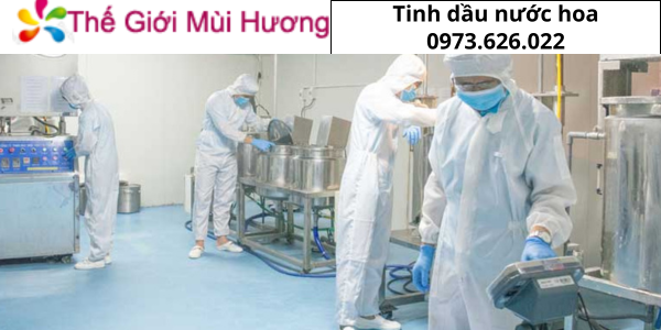 quy trình sản xuất nước hoa ở nhà máy phức tạp và tinh tế